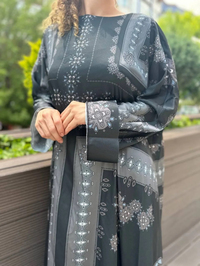 Noi 53257 Siyah Saten Kumaş Desenli Elbise