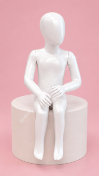OTURAN ÇOCUK VİTRİN BOY MANKEN