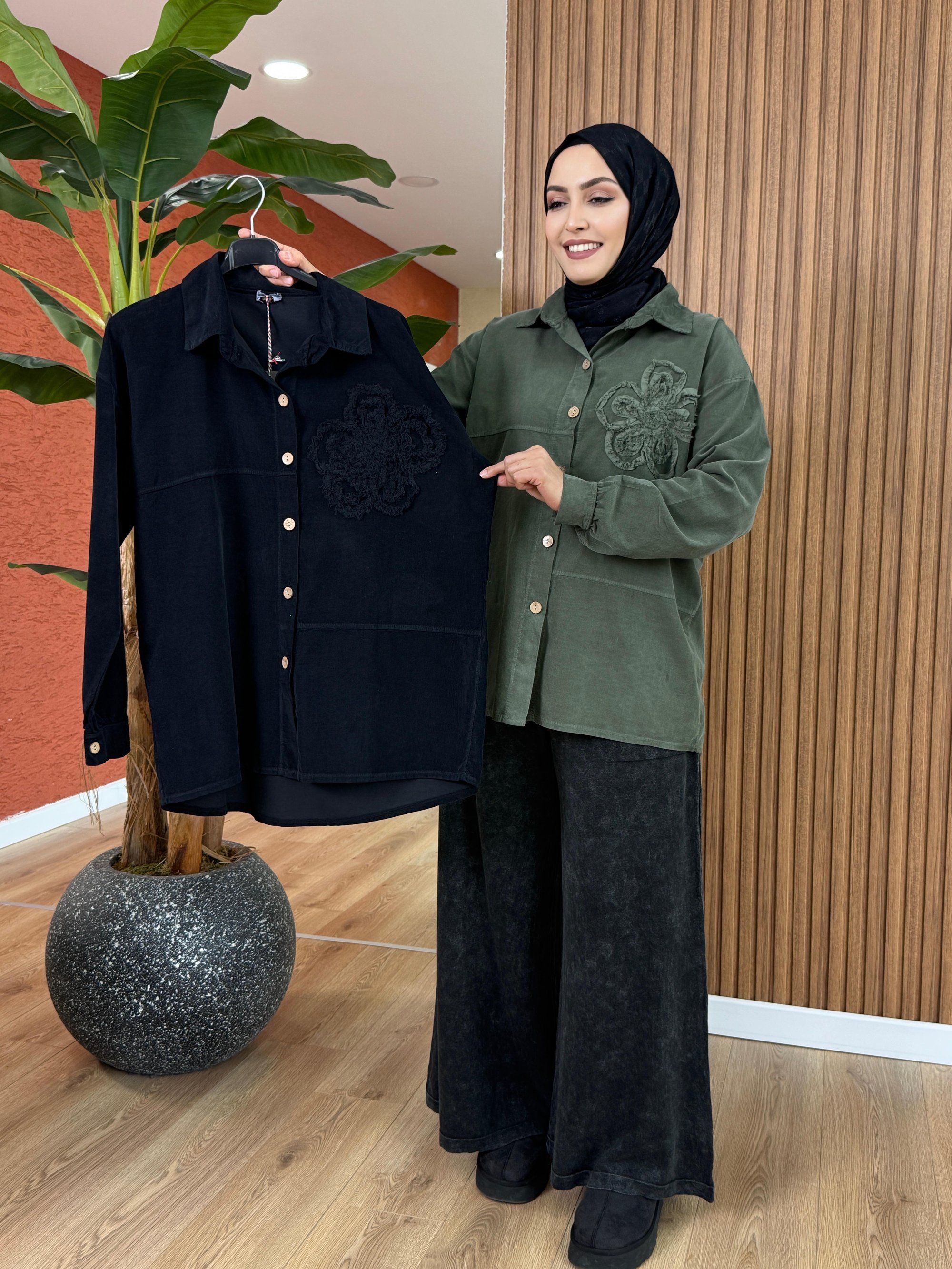 Kadın Kadife Çiçek Detay Gömlek Tunik -Siyah