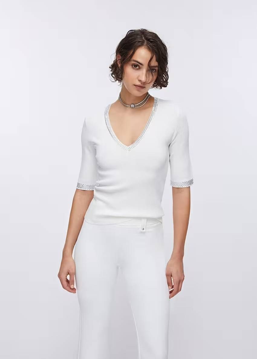 Taş Detaylı V Yaka T-shirt