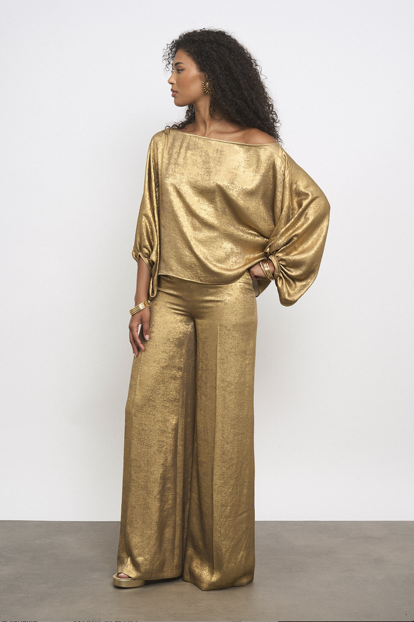 DmnMetalik Gold Omuz Açık Bluz