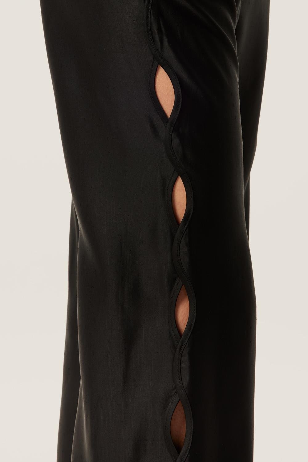 TresseKenarları Detaylı Saten Pantolon