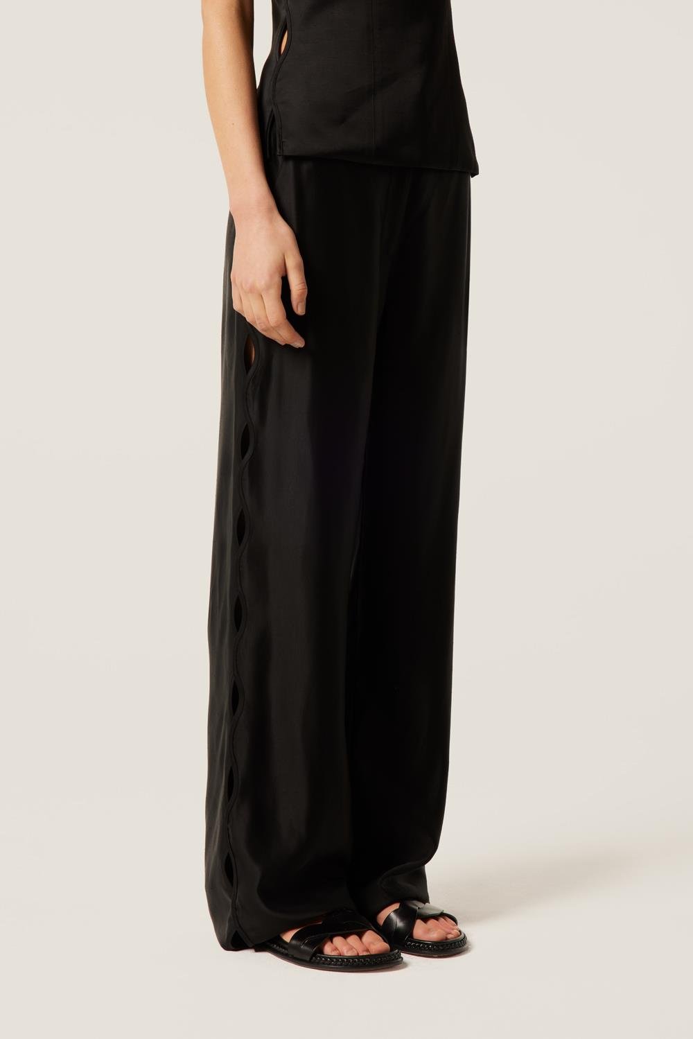 TresseKenarları Detaylı Saten Pantolon