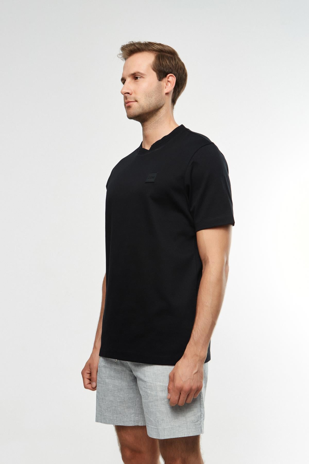 BossLogo Detay Siyah Bisiklet Yaka T-shirt