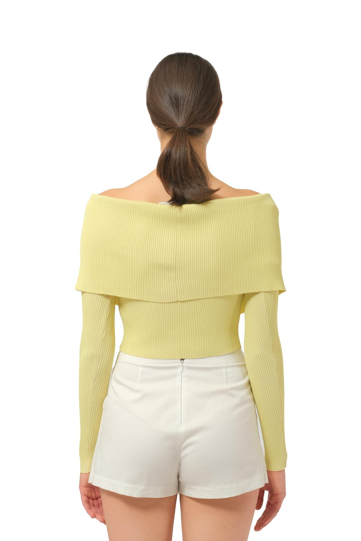 Erika CavalliniKayık Yaka Triko Crop Üst