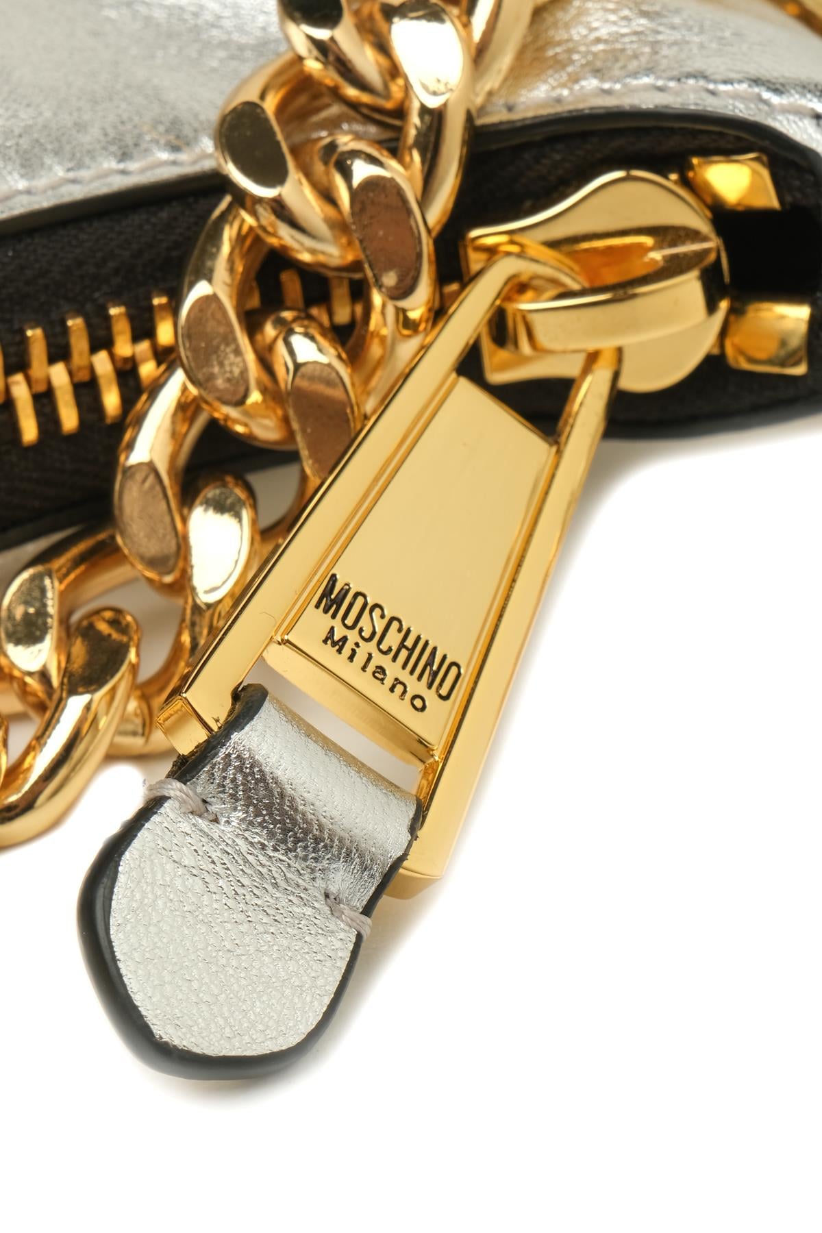MoschinoMetalik Gümüş Zincir Askılı Omuz Çantası