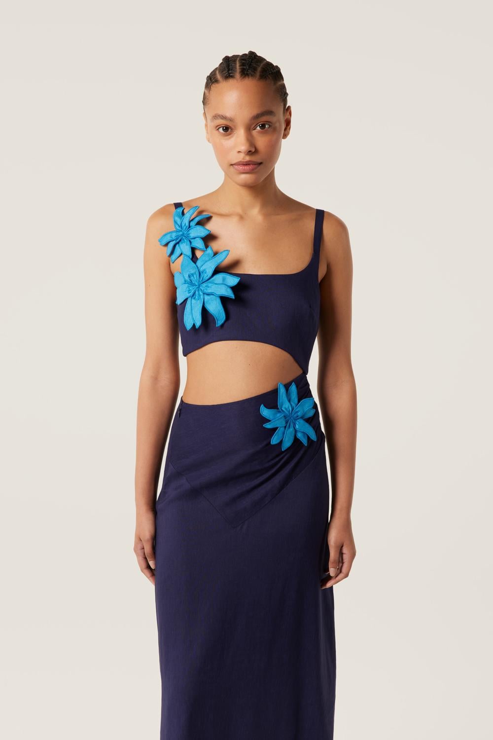 TresseÇiçek Motifli Cut Out Elbise