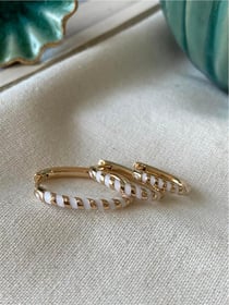 Üçlü Beyaz Mineli Burgu Oval Küpe