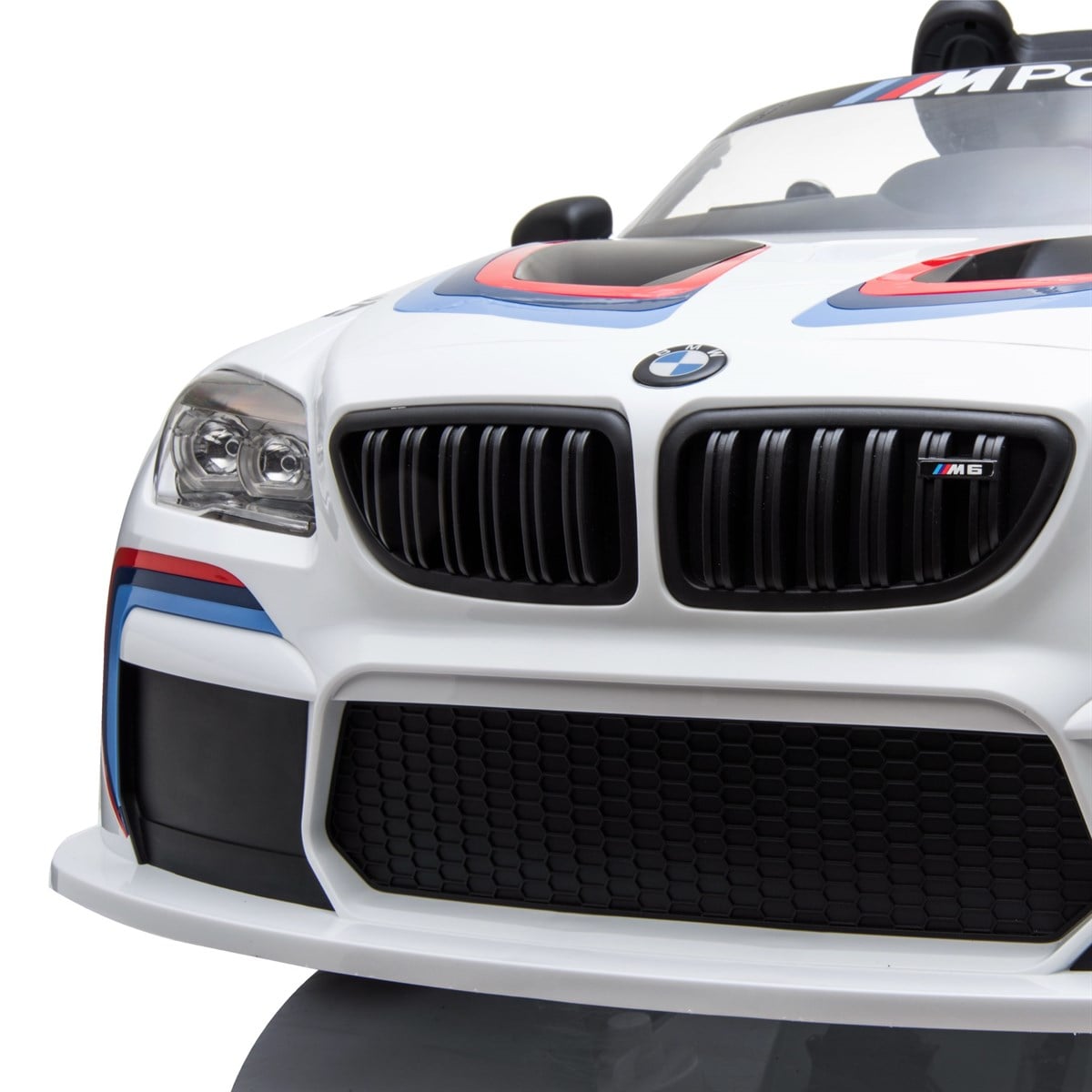 BMW M6 GT3 Akülü Araba - Beyaz