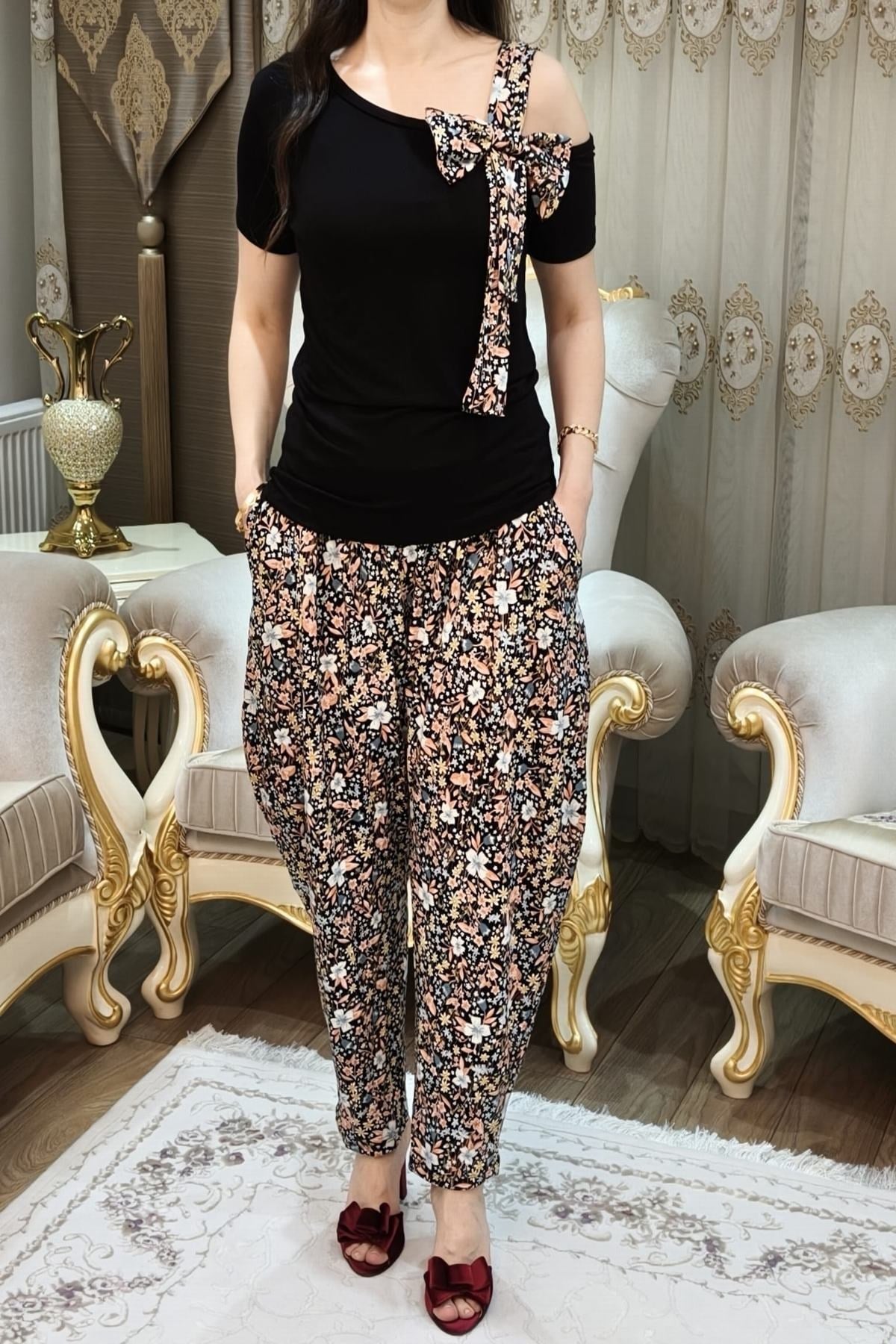 Çiçek Desenli Cepli Fiyonk Detaylı Bluz Şalvar Takımı 50 Kilodan 100 Kiloya Kadar Olur