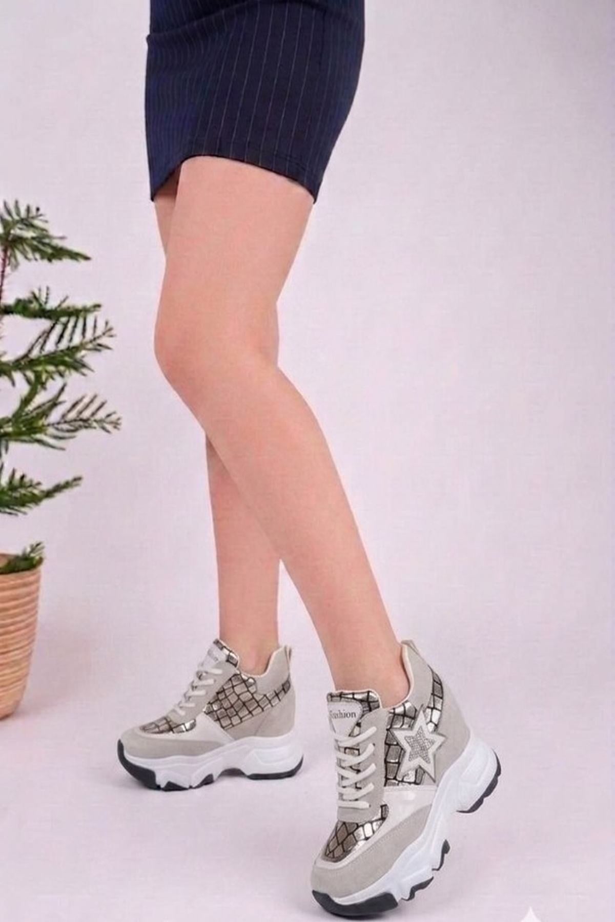 Süet Gri Yıldız Detaylı Yüksek Taban 10 CM Gizli Topuklu Kadın Spor Ayakkabı