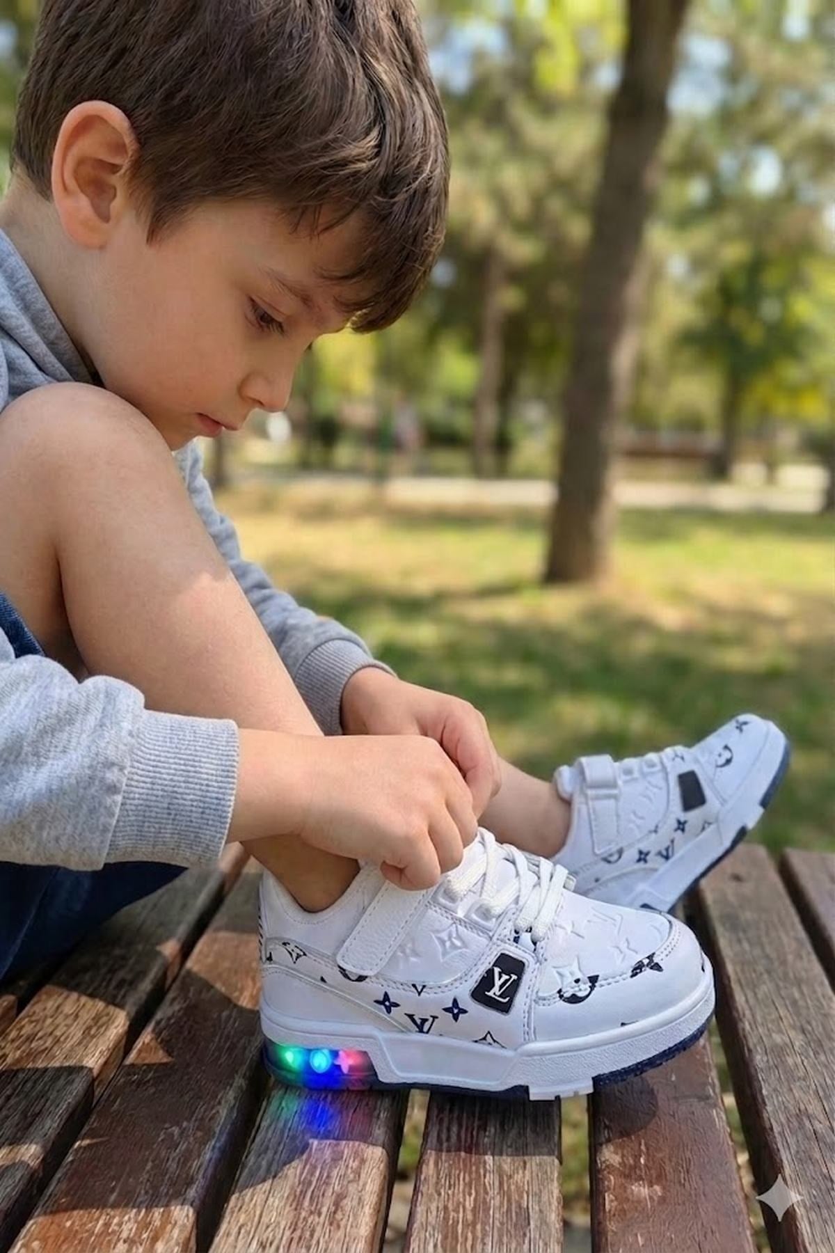 Beyaz Çocuk ve Bebek Işıklı Ayakkabı