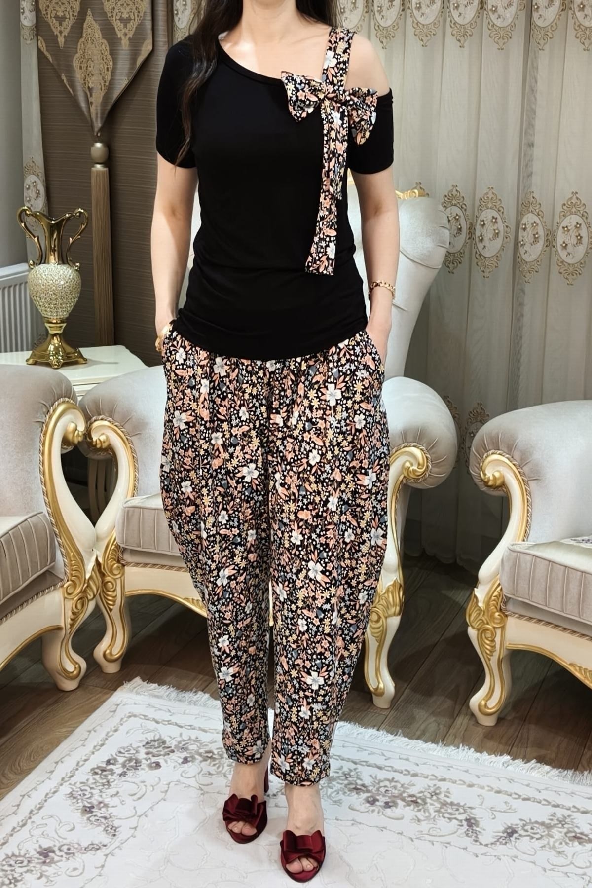 Çiçek Desenli Cepli Fiyonk Detaylı Bluz Şalvar Takımı 50 Kilodan 100 Kiloya Kadar Olur