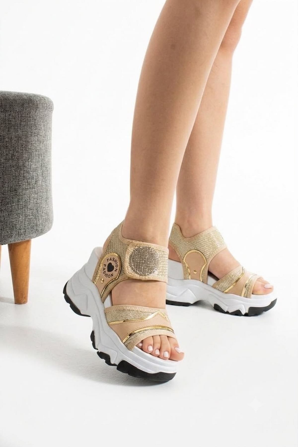 Bej Taş Detaylı 10 CM Topuklu Kadın Spor Sandalet