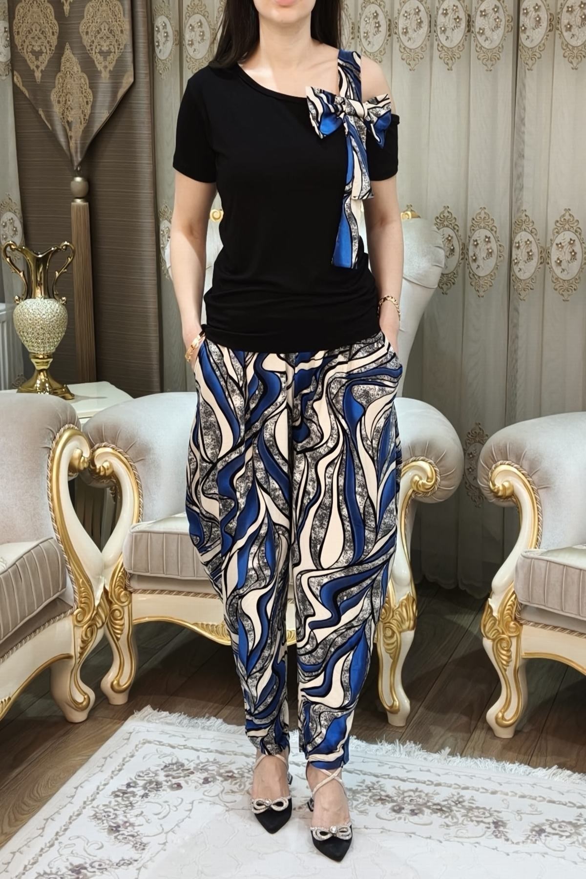 Desenli Mavi Cepli Fiyonk Detaylı Bluz Şalvar Takımı 50 Kilodan 100 Kiloya Kadar Olur