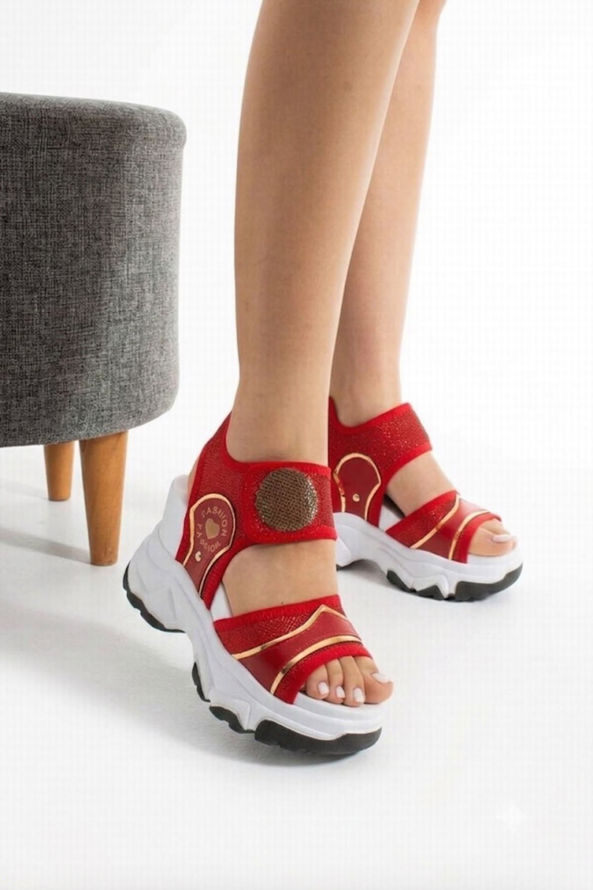 Kırmızı Taş Detaylı 10 CM Topuklu Kadın Spor Sandalet