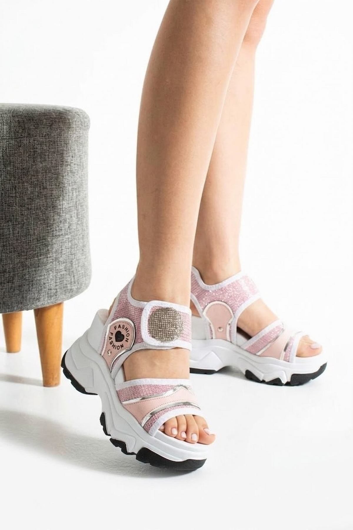 Pembe Taş Detaylı 10 CM Topuklu Kadın Spor Sandalet