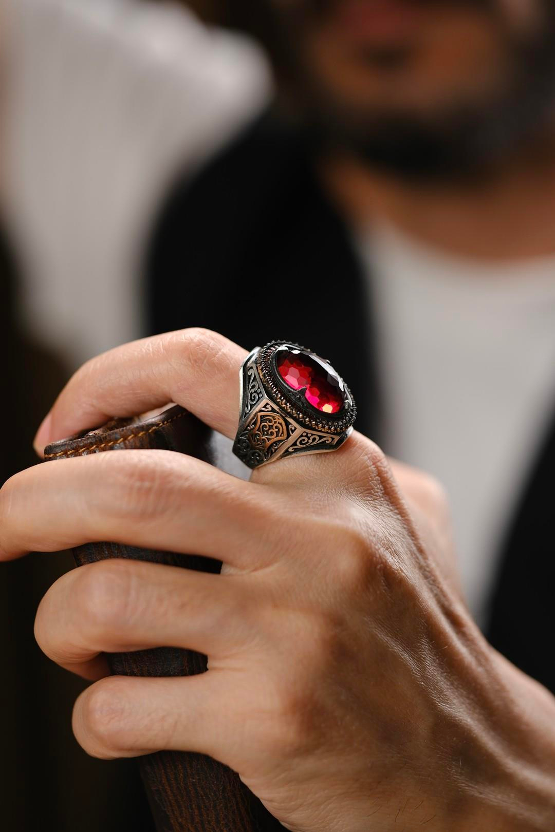 Çelebi Serisi El İşçiliği Kırmızı Taşlı 925 Ayar Gümüş Yüzük