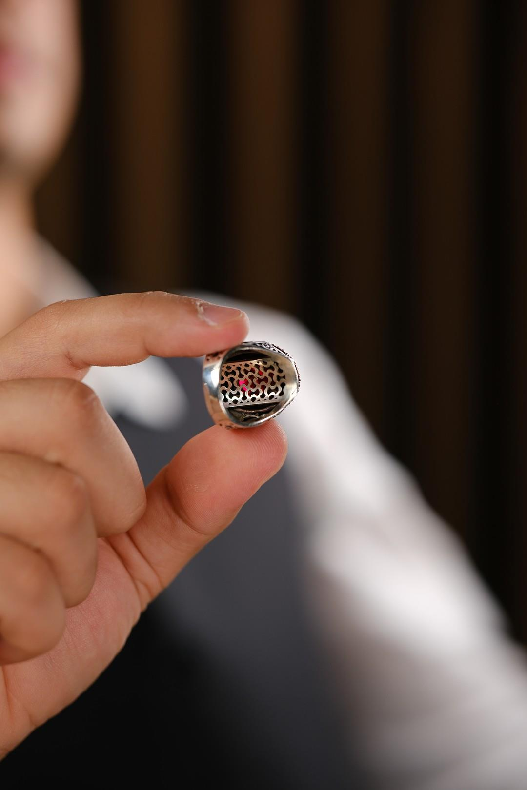 Çelebi Serisi El İşçiliği Kırmızı Taşlı 925 Ayar Gümüş Yüzük