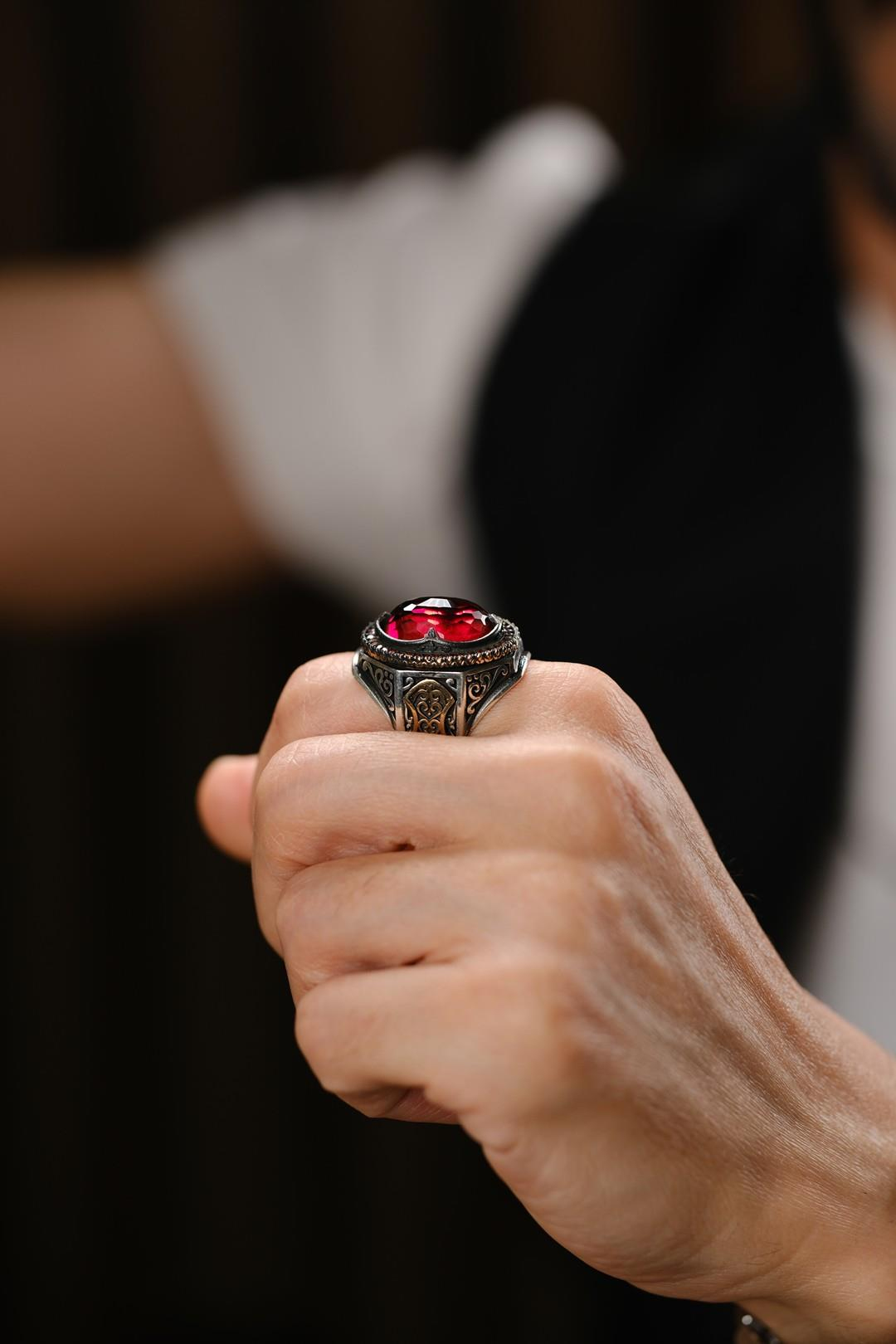 Çelebi Serisi El İşçiliği Kırmızı Taşlı 925 Ayar Gümüş Yüzük