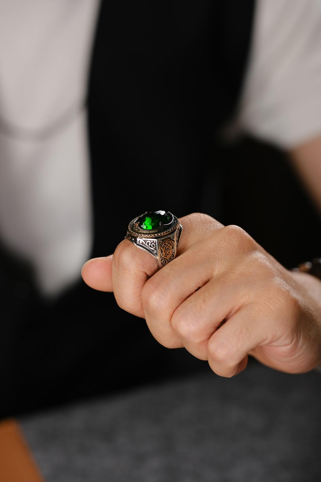 Çelebi Serisi El İşçiliği Yeşil Taşlı 925 Ayar Gümüş Yüzük