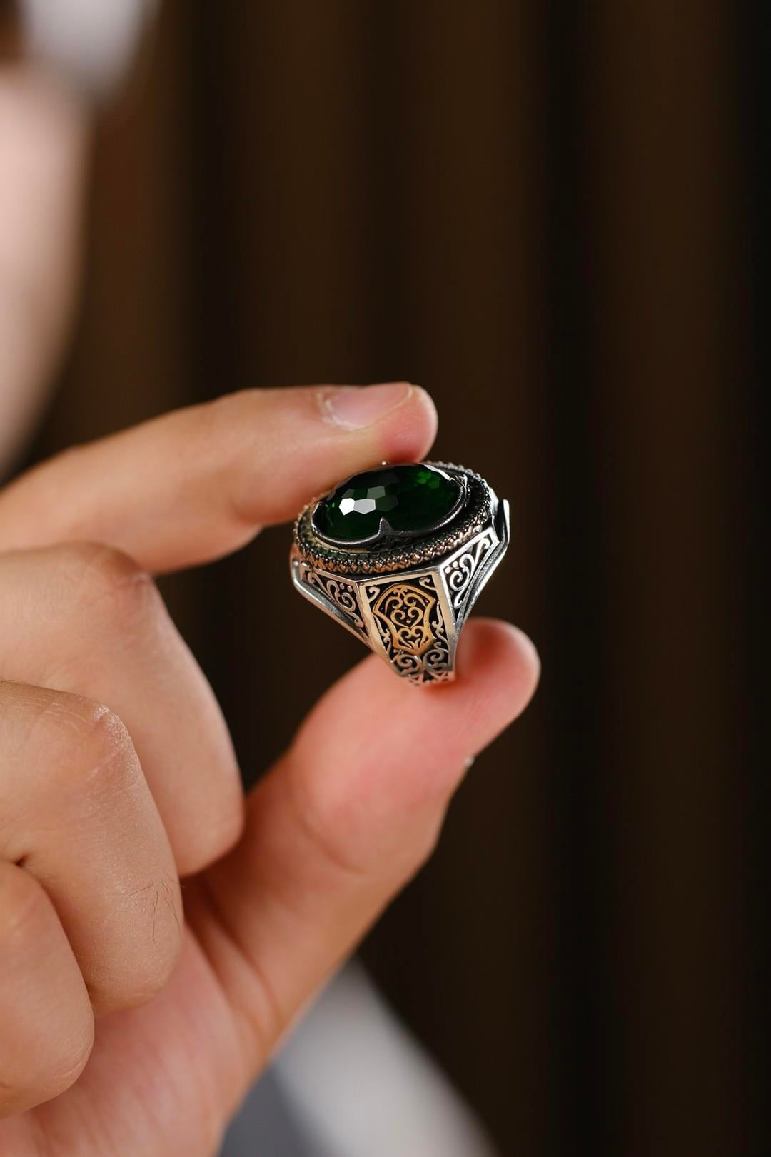 Çelebi Serisi El İşçiliği Yeşil Taşlı 925 Ayar Gümüş Yüzük