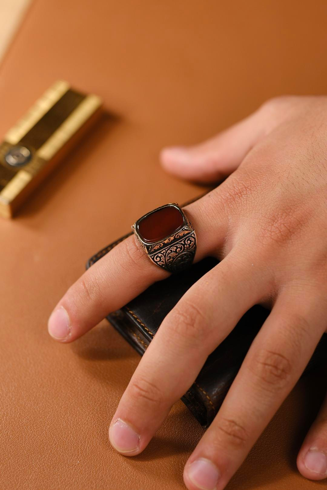 Cengaver Serisi El İşçiliği Akik Taşlı 925 Ayar Gümüş Yüzük