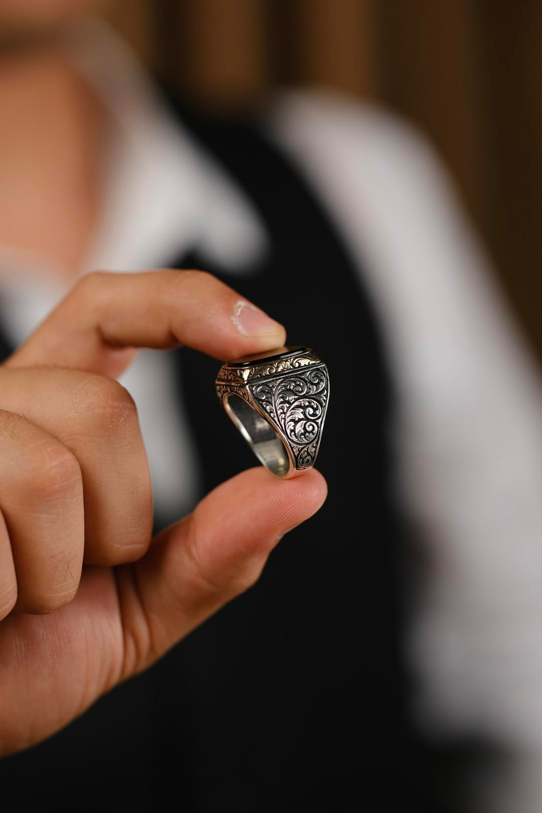 Cengaver Serisi El İşçiliği Oniks Taşlı 925 Ayar Gümüş Yüzük