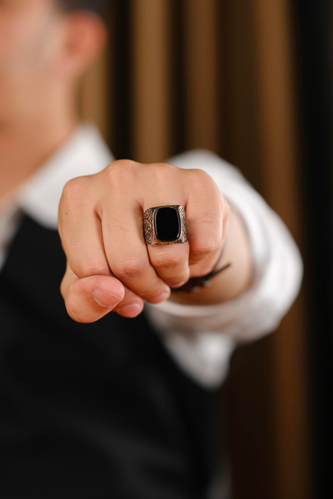 Cengaver Serisi El İşçiliği Oniks Taşlı 925 Ayar Gümüş Yüzük