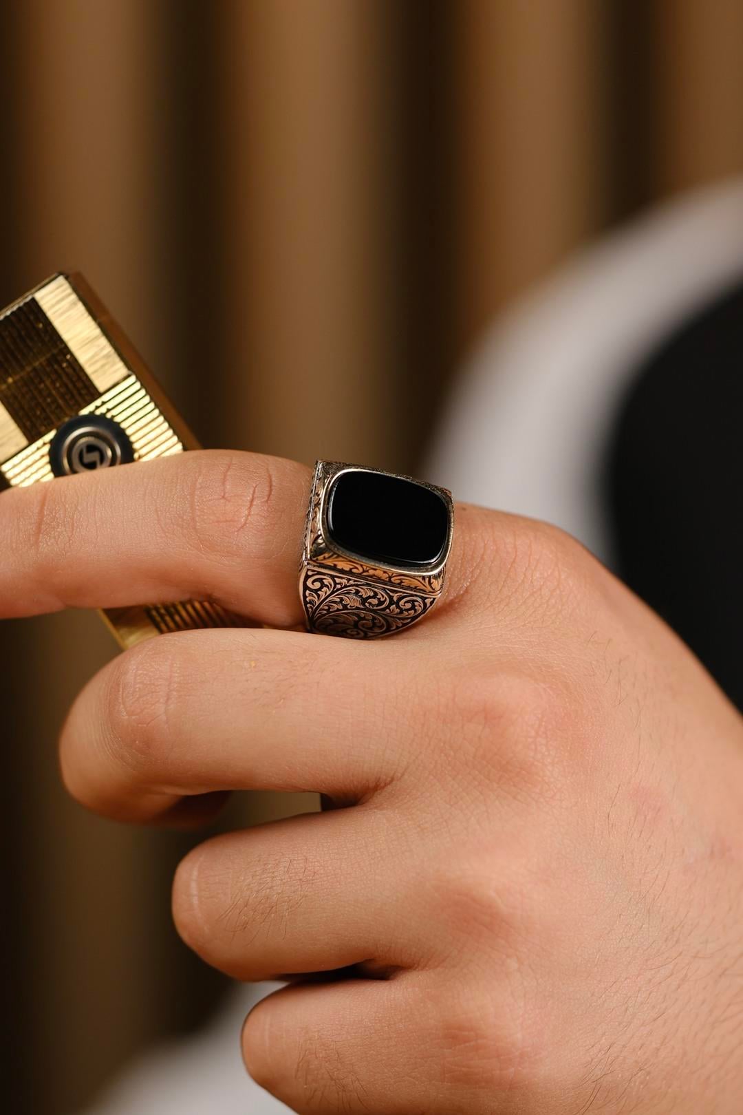 Cengaver Serisi El İşçiliği Oniks Taşlı 925 Ayar Gümüş Yüzük