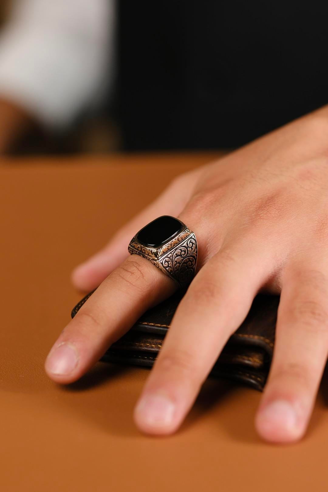 Cengaver Serisi El İşçiliği Oniks Taşlı 925 Ayar Gümüş Yüzük