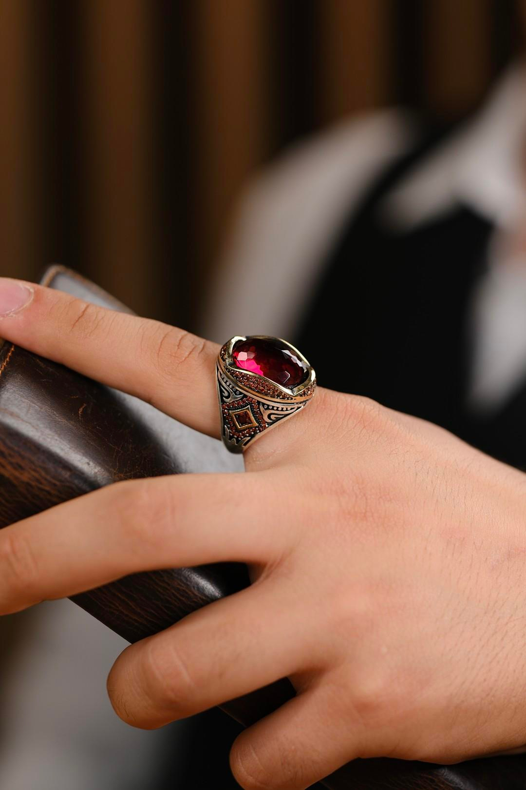 Cihandar Serisi El İşçiliği Kırmızı Taşlı 925 Ayar Gümüş Yüzük