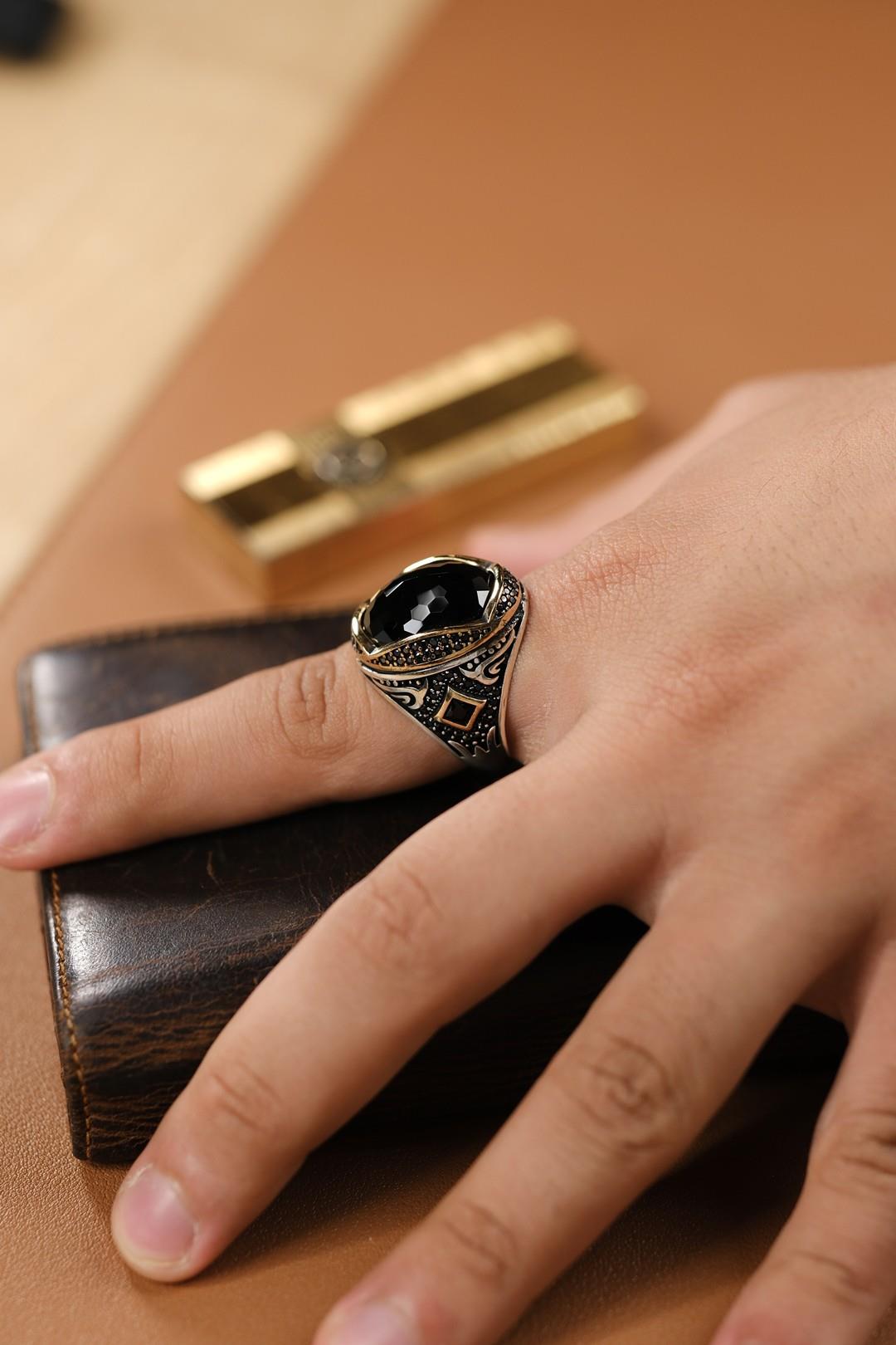 Cihandar Serisi El İşçiliği Siyah Taşlı 925 Ayar Gümüş Yüzük