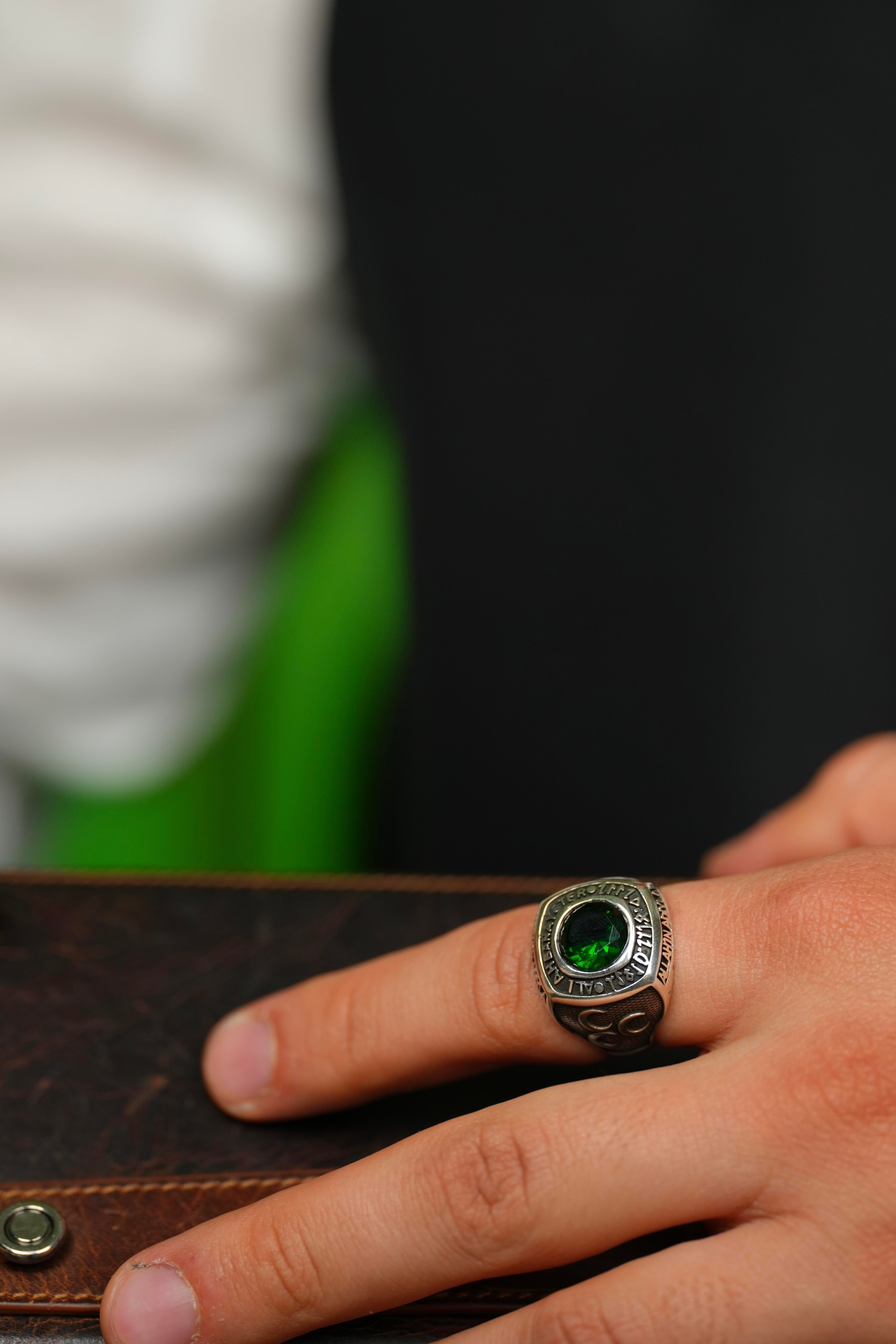 El İşçiliği Allah Bana Yeter Yazılı Ayyıldız ve Üç Hilal Motifli Gümüş Yüzük