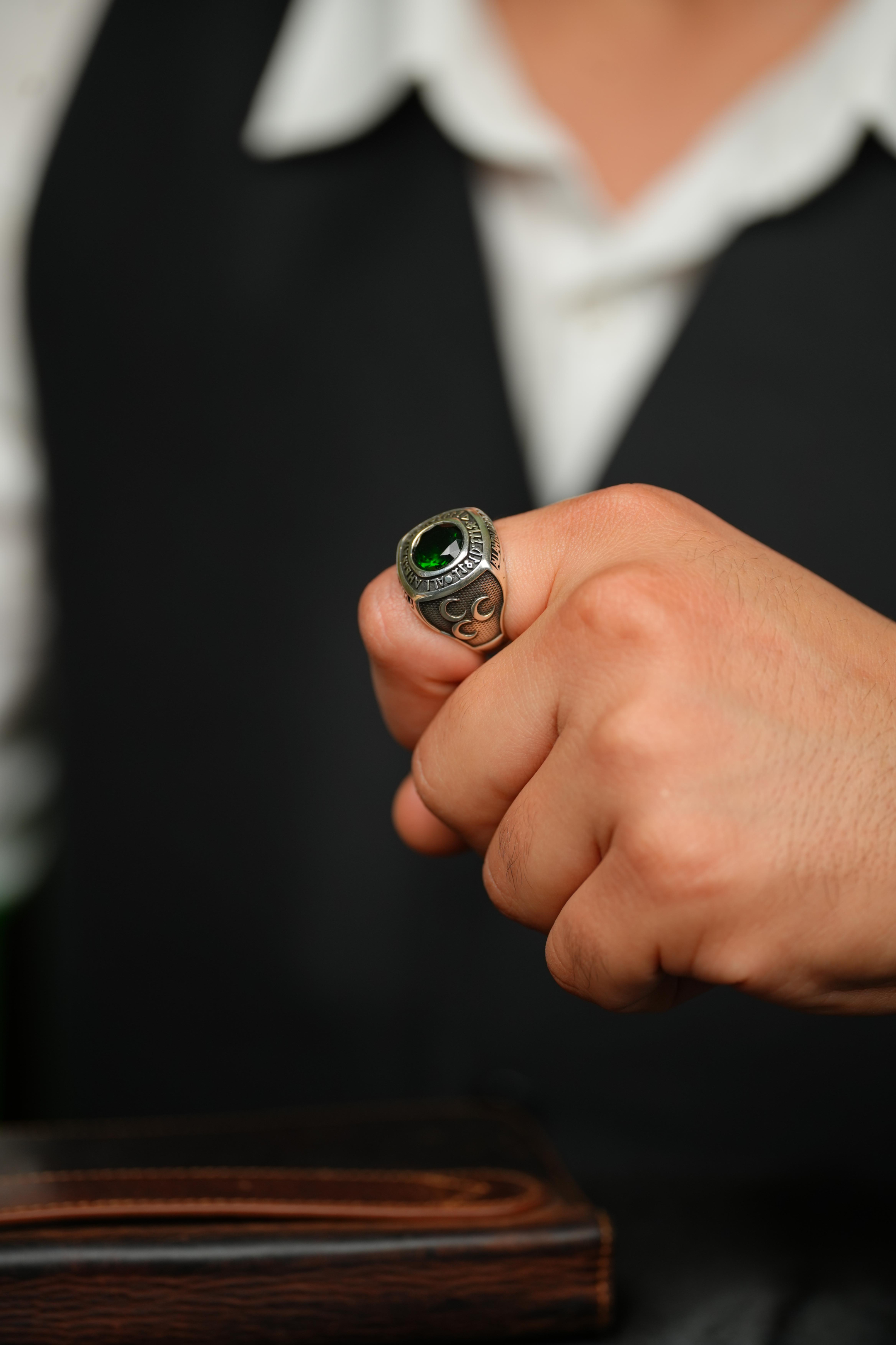 El İşçiliği Allah Bana Yeter Yazılı Ayyıldız ve Üç Hilal Motifli Gümüş Yüzük