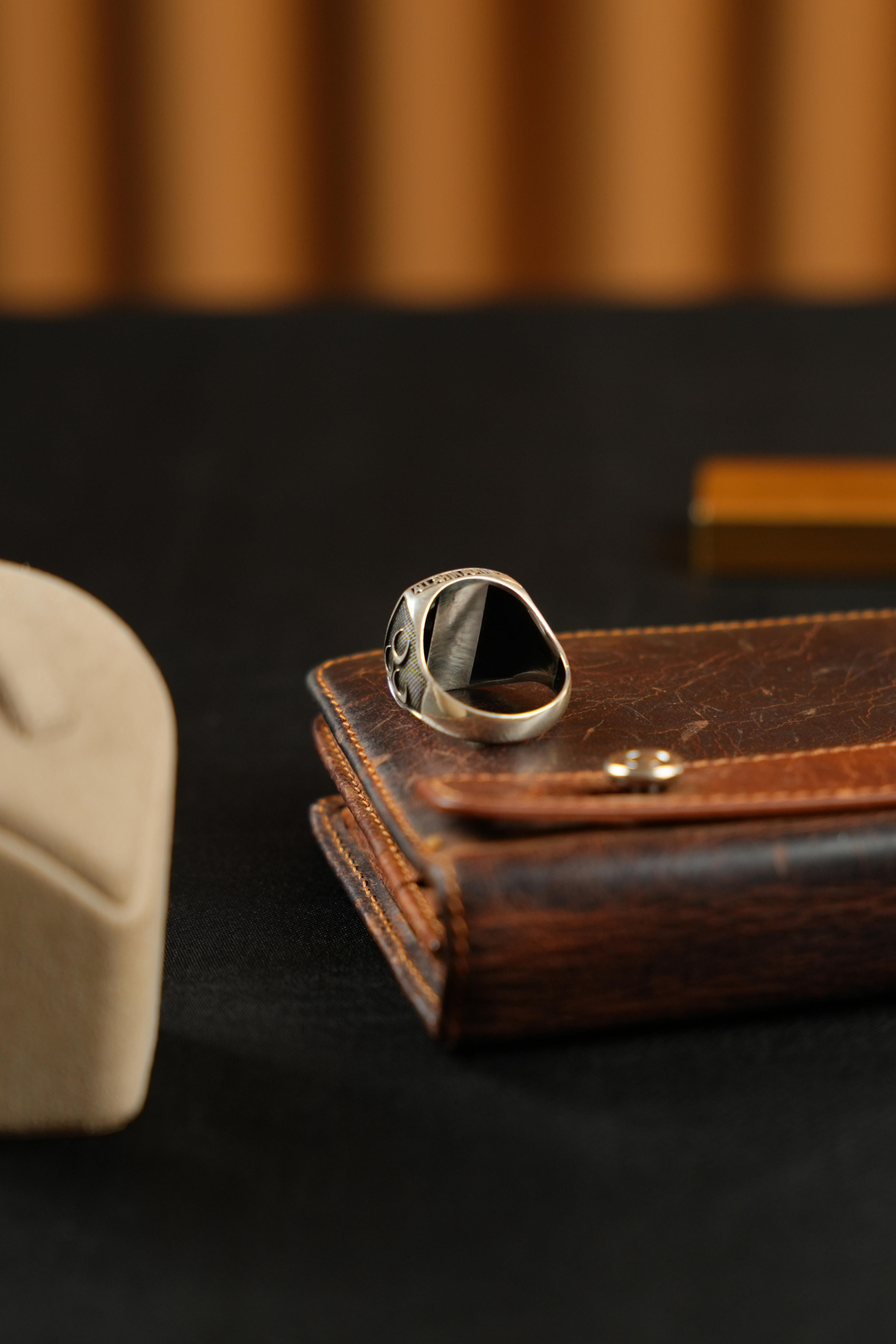 El İşçiliği Allah Bana Yeter Yazılı Ayyıldız ve Üç Hilal Motifli Gümüş Yüzük