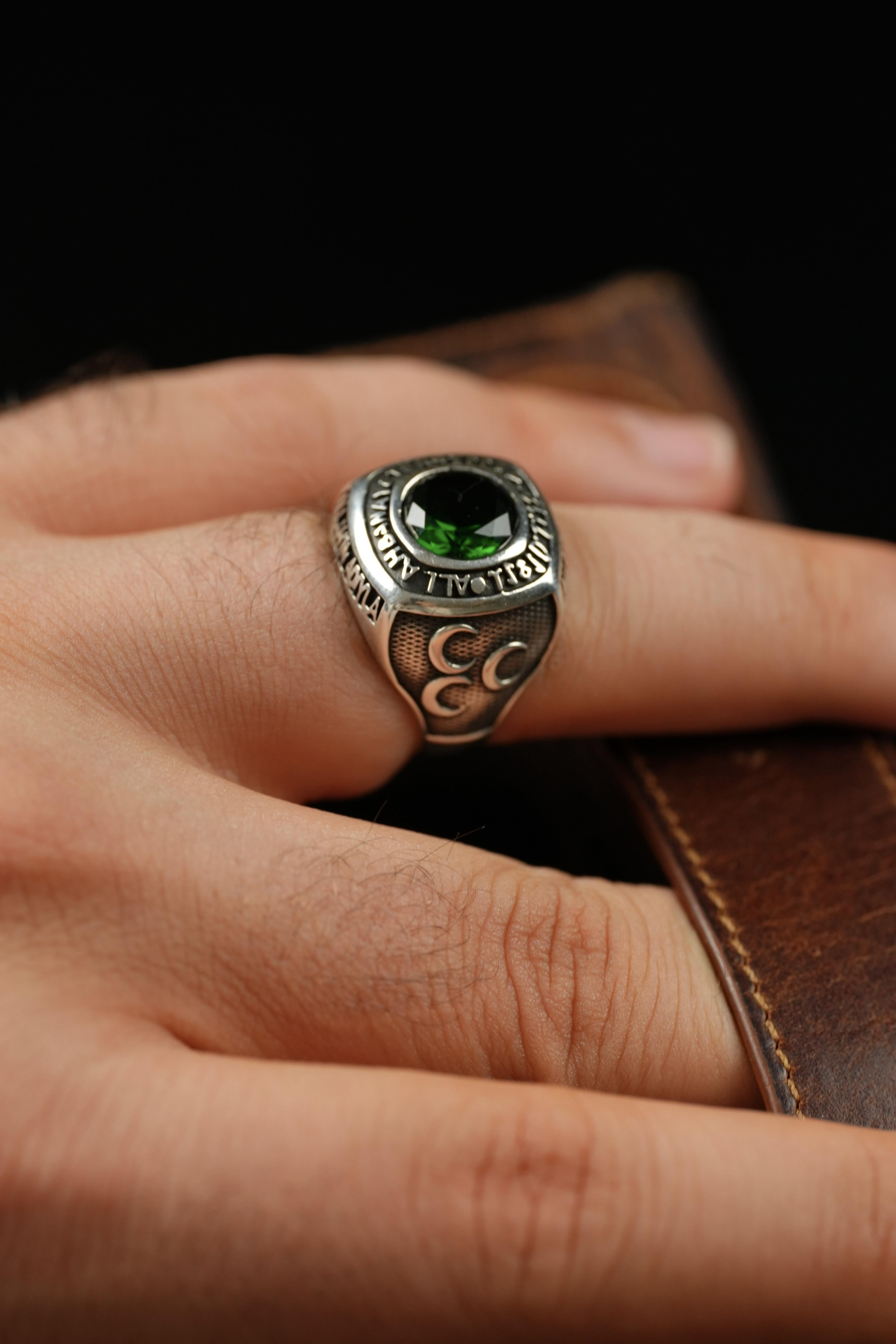 El İşçiliği Allah Bana Yeter Yazılı Ayyıldız ve Üç Hilal Motifli Gümüş Yüzük