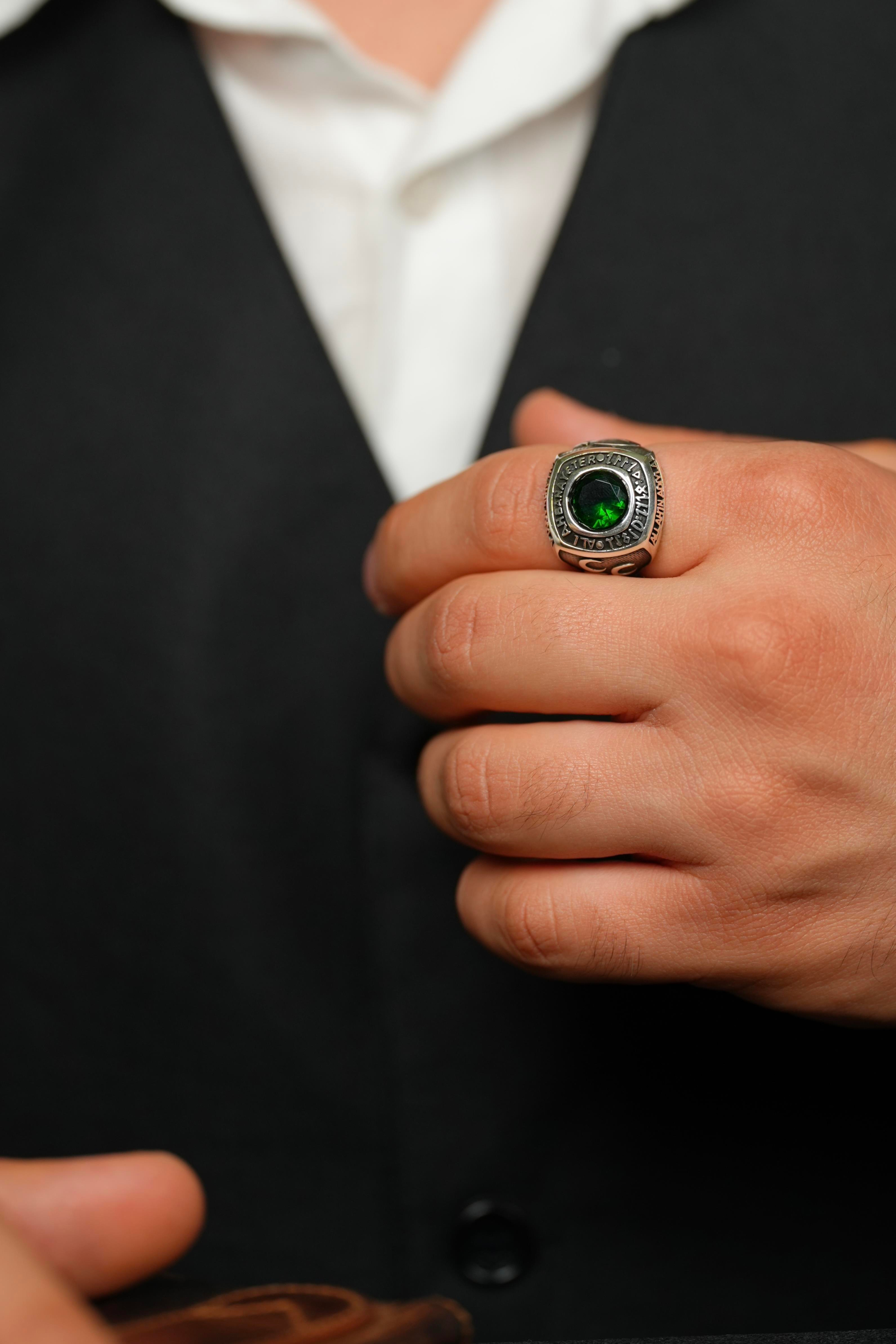 El İşçiliği Allah Bana Yeter Yazılı Ayyıldız ve Üç Hilal Motifli Gümüş Yüzük