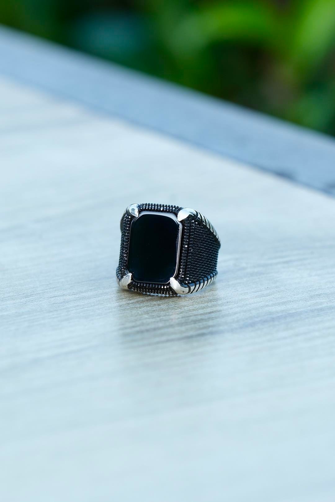 El işçiliği Kara Pençe Oniks Taşlı Gümüş Yüzük