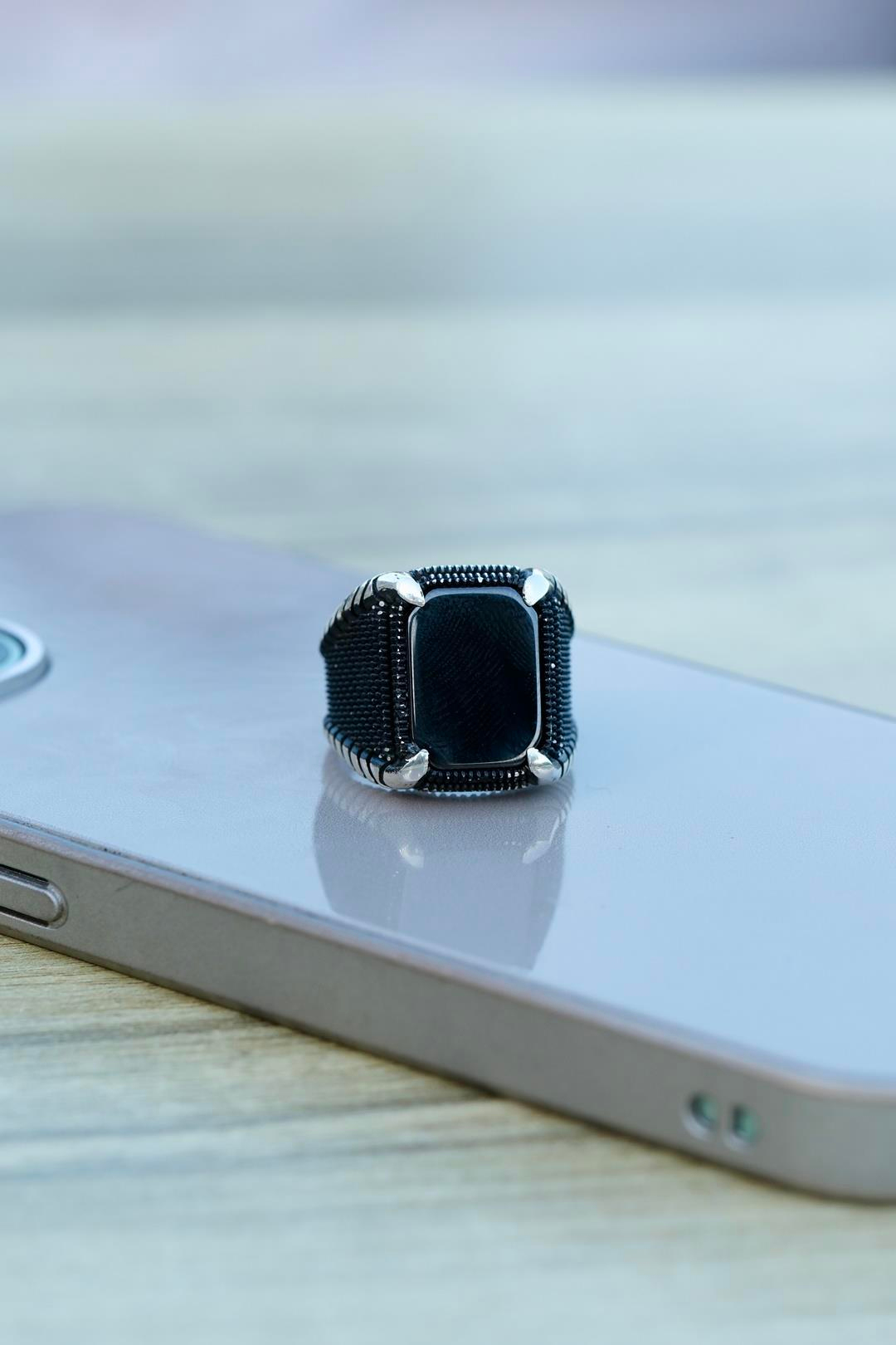 El işçiliği Kara Pençe Oniks Taşlı Gümüş Yüzük