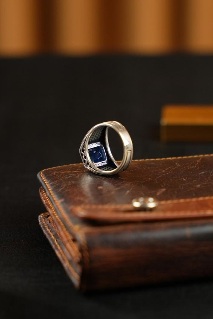 El işçiliği Zarif Tasarım Mavi Taşlı Gümüş Yüzük