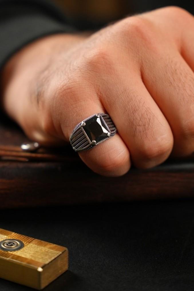 El işçiliği Zarif Tasarım Siyah Taşlı Gümüş Yüzük