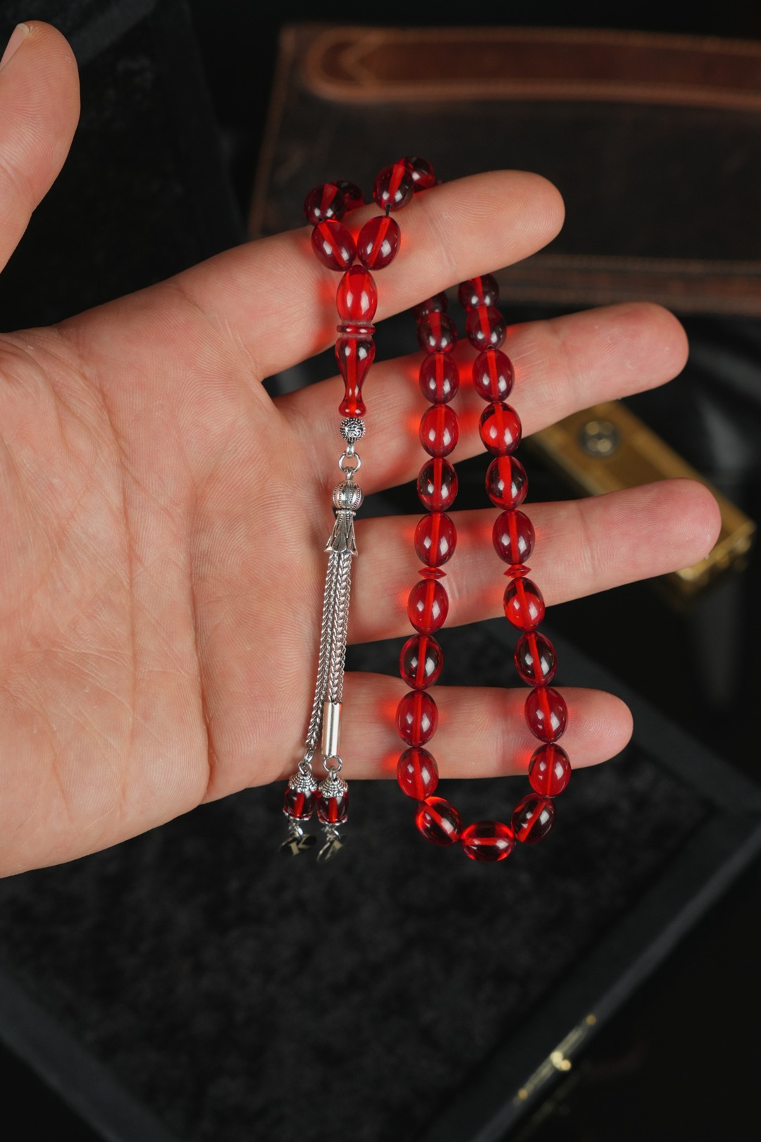 Kişiye Özel Harfli Metal Tasarım Kırmızı Sıkma Kehribar Tesbih