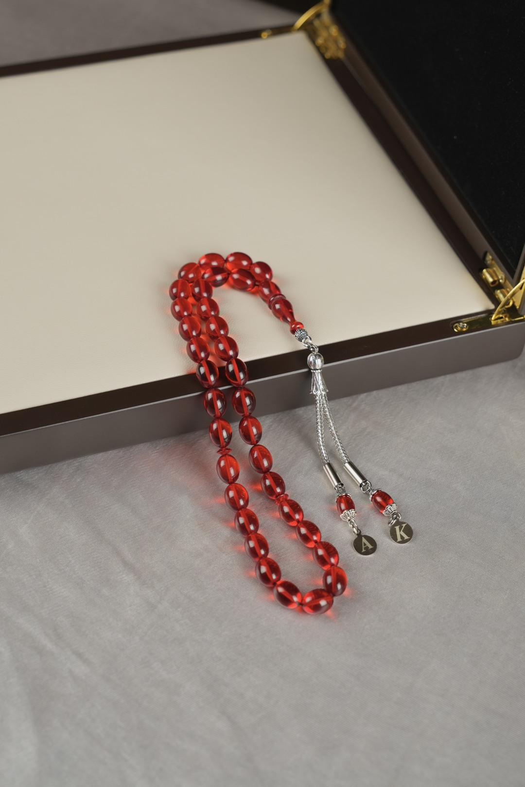 Kişiye Özel Harfli Metal Tasarım Kırmızı Sıkma Kehribar Tesbih