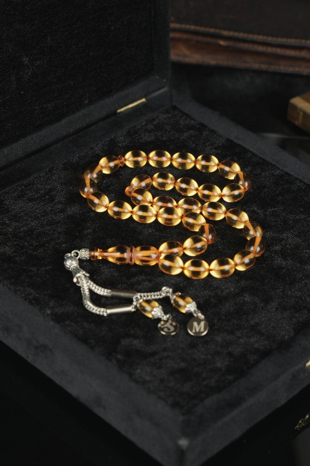 Kişiye Özel Harfli Metal Tasarım Sarı Sıkma Kehribar Tesbih