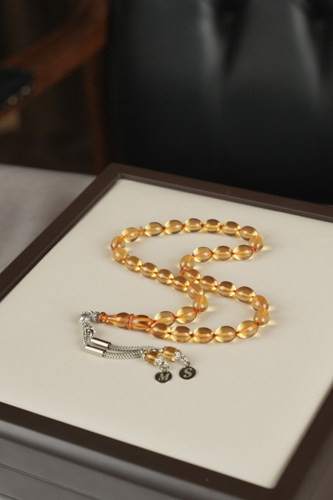 Kişiye Özel Harfli Metal Tasarım Sarı Sıkma Kehribar Tesbih