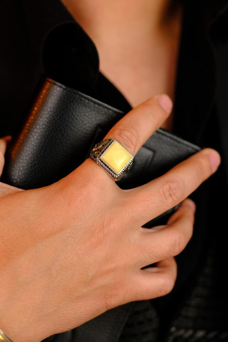 Koleksiyonluk Usta El İşçiliği Damla Kehribar Taşlı Gümüş Yüzük