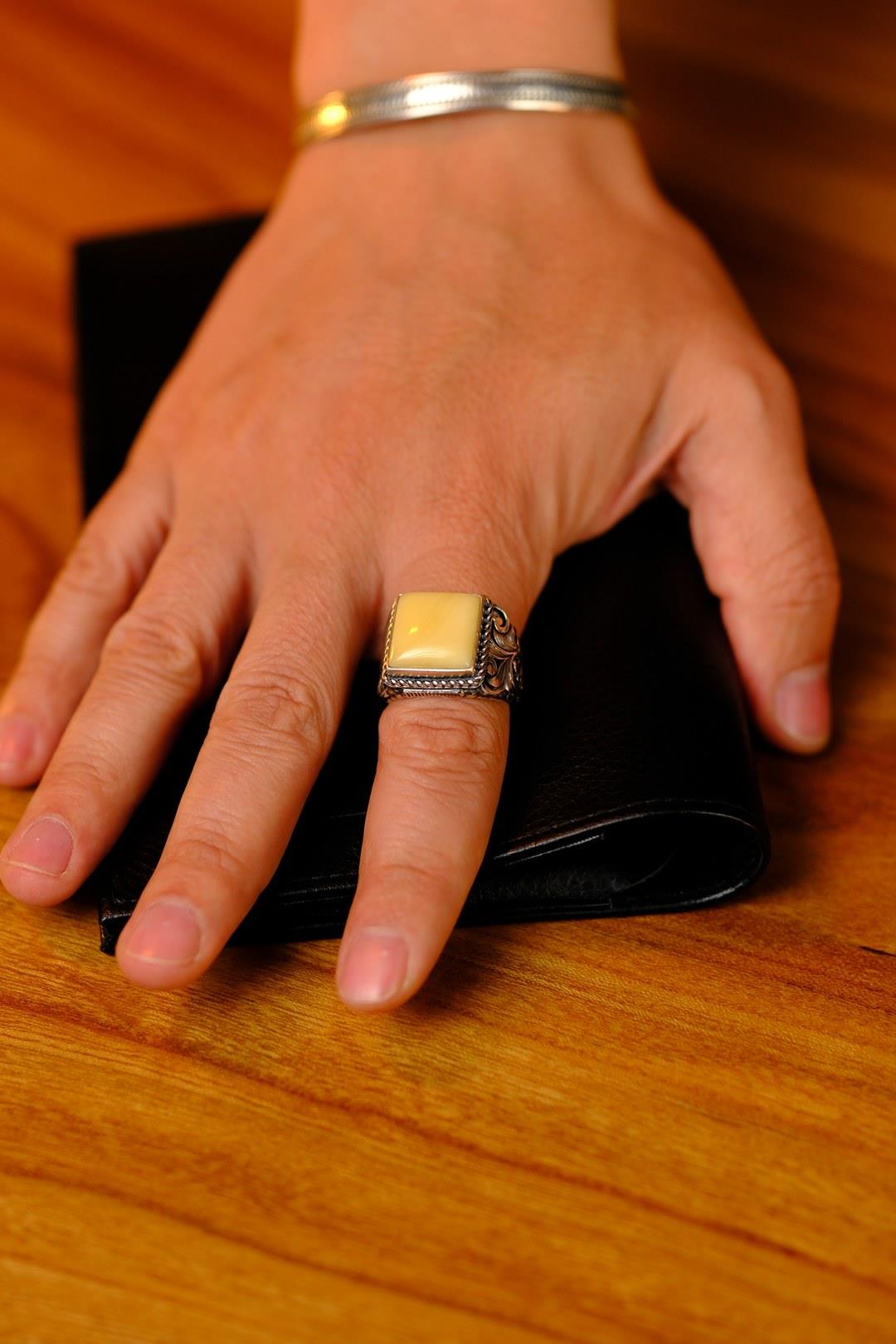 Koleksiyonluk Usta El İşçiliği Damla Kehribar Taşlı Gümüş Yüzük