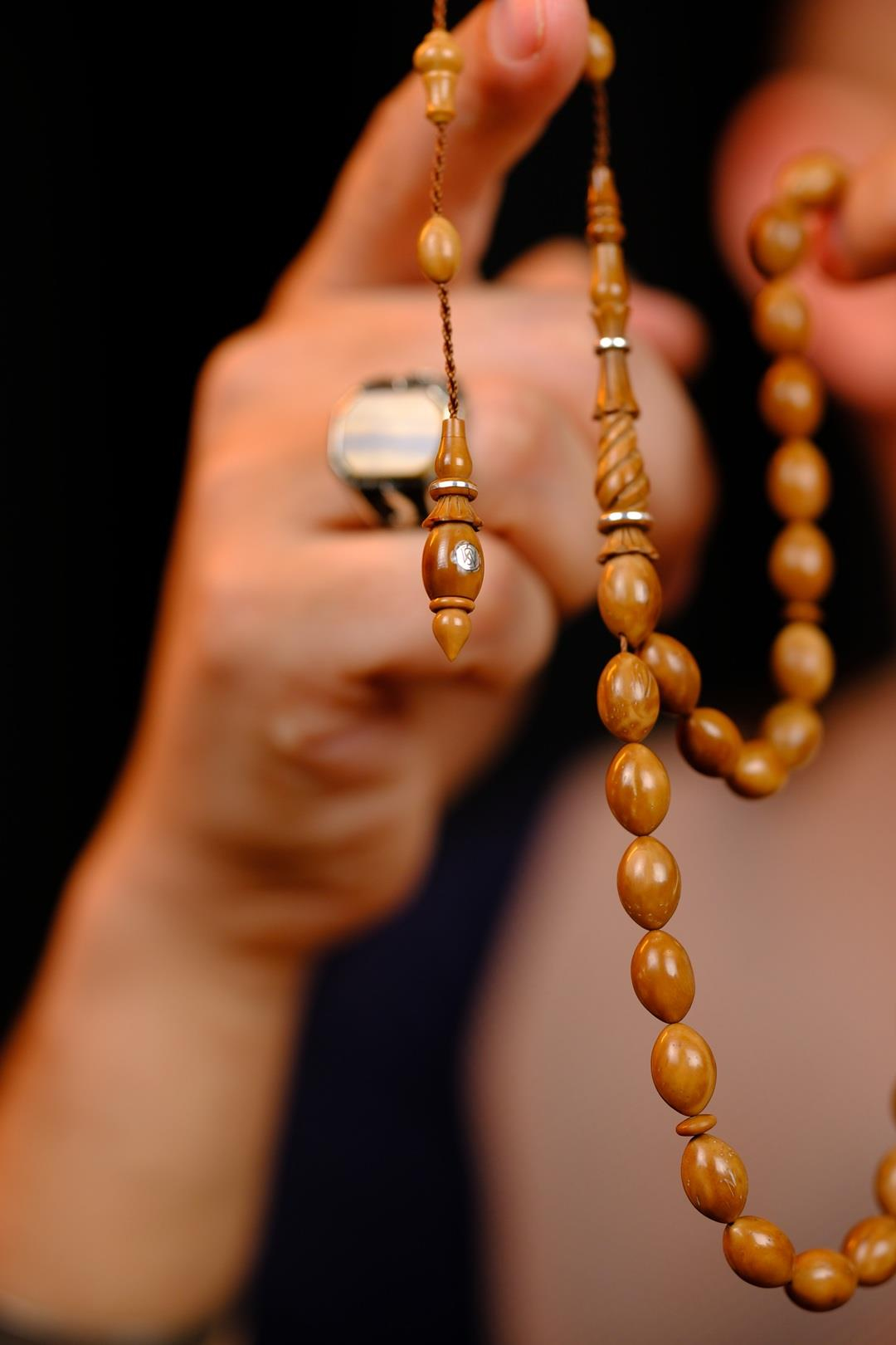 Master Mücahit Şener Otantik Oyma Serisi Beyzi Kesim Kuka Tesbih