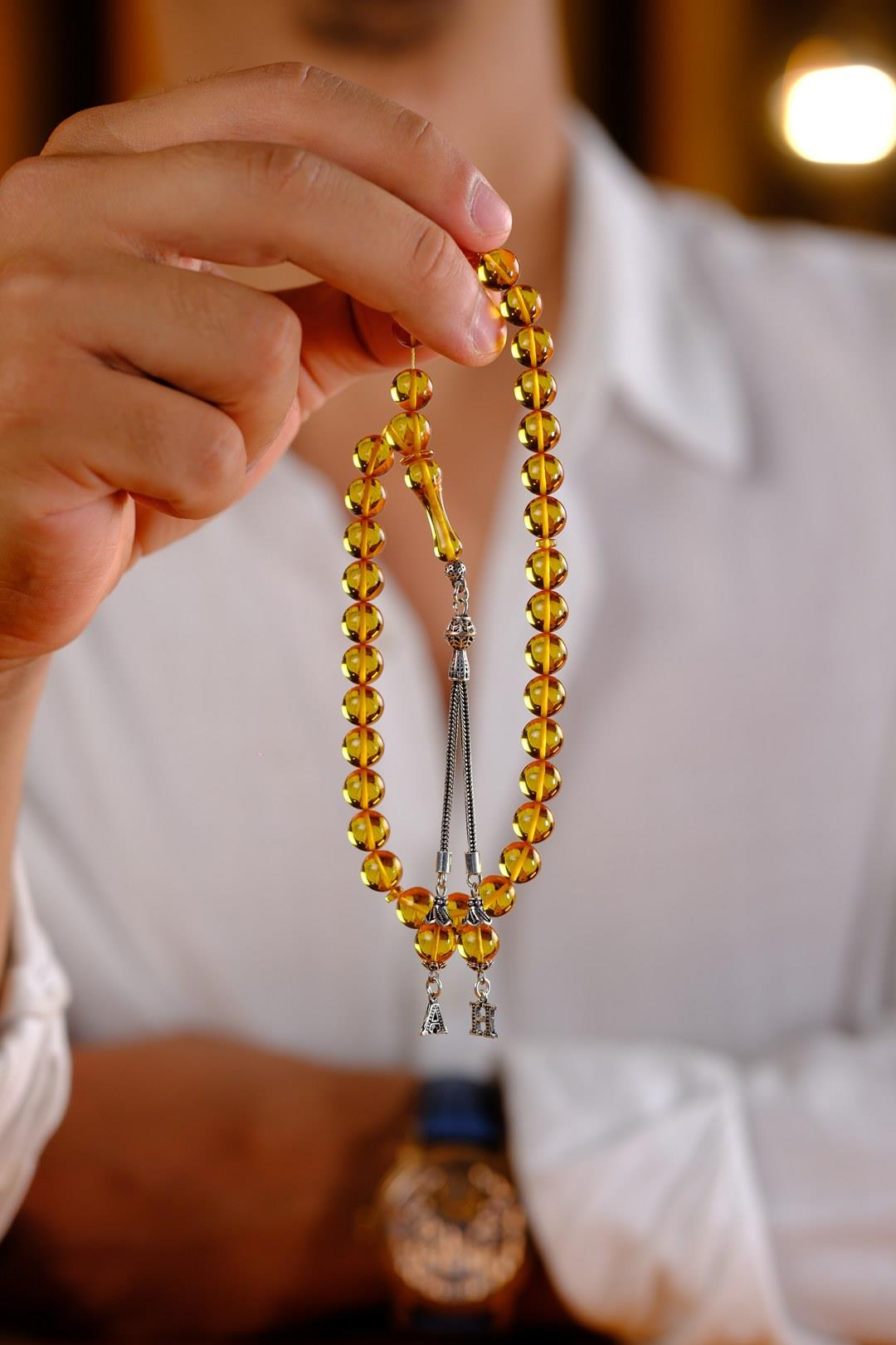 Premium Kutulu Kişiye Özel Gümüş Harf Tasarımlı Sarı Ateş-i Kehribar Tesbih